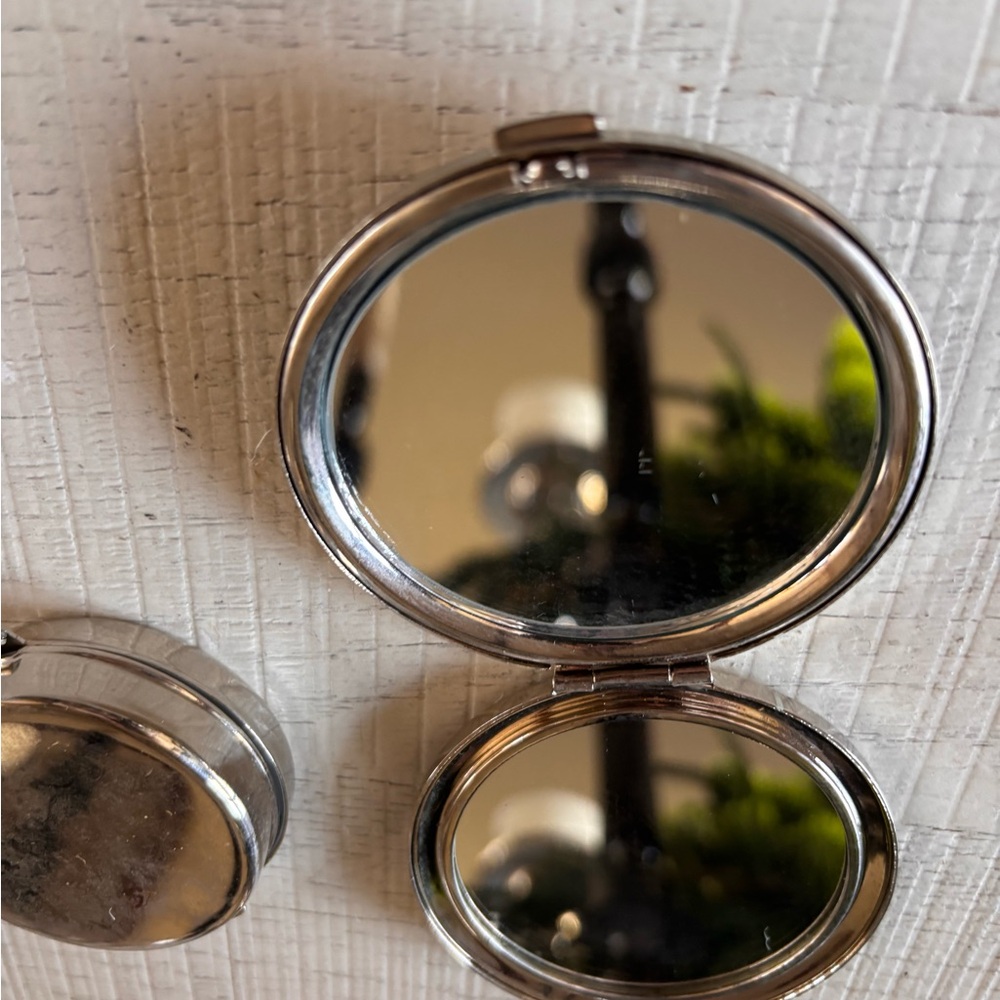 Polished Silver and Mother of Pearl Compact Mirror & Pill Box - Picture 6 of 7